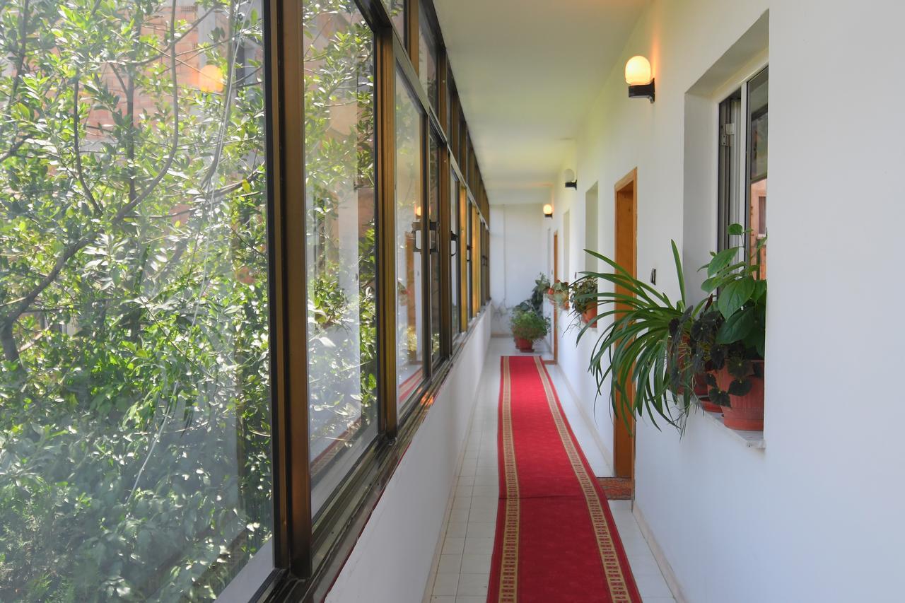 Hotel Haxhiu Tirana Zewnętrze zdjęcie